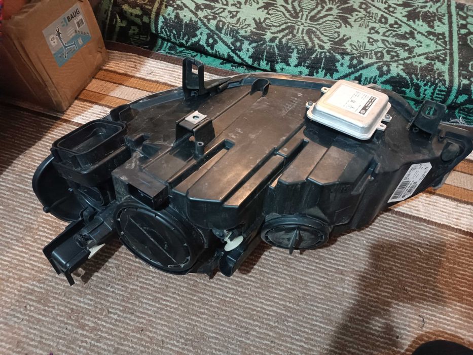 Фарове БМВ Х6 Е71 ляв десен фар BMW X5 E70 ксенон