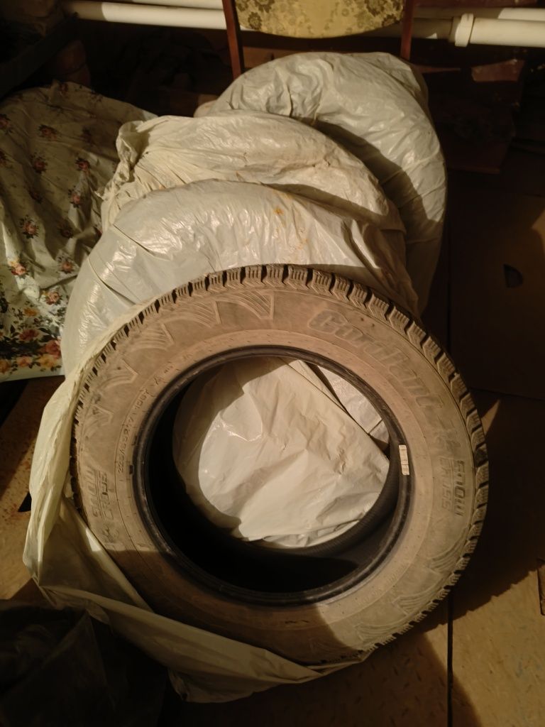 Продам зимние шины Cordiant