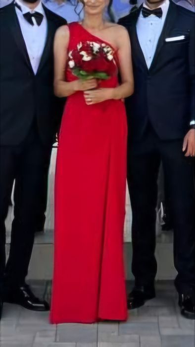 Rochie roșie lungă elegantă