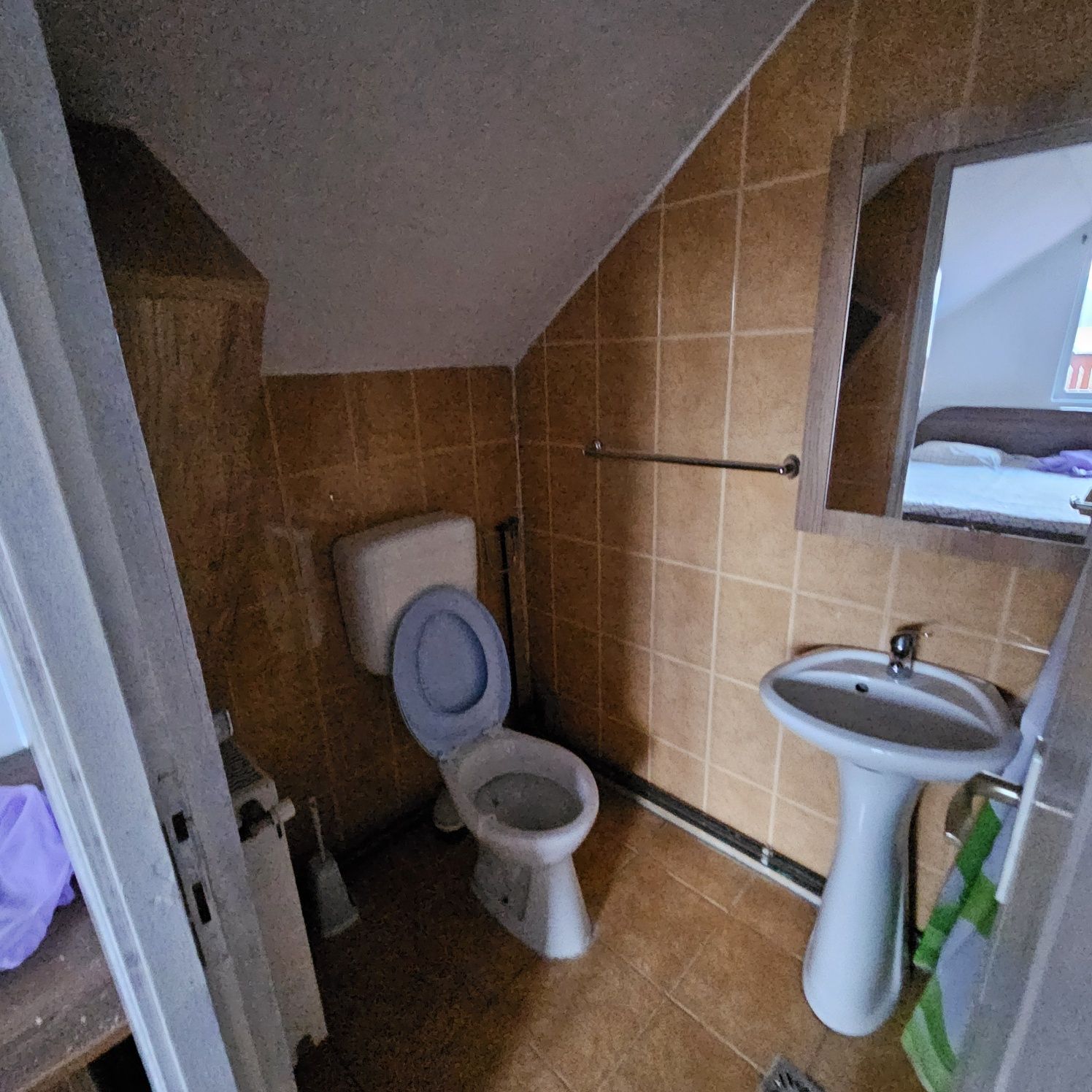 Inchiriez casa zona Tocile/Cisnadie 8 km de centrul sibiului, 6 camere
