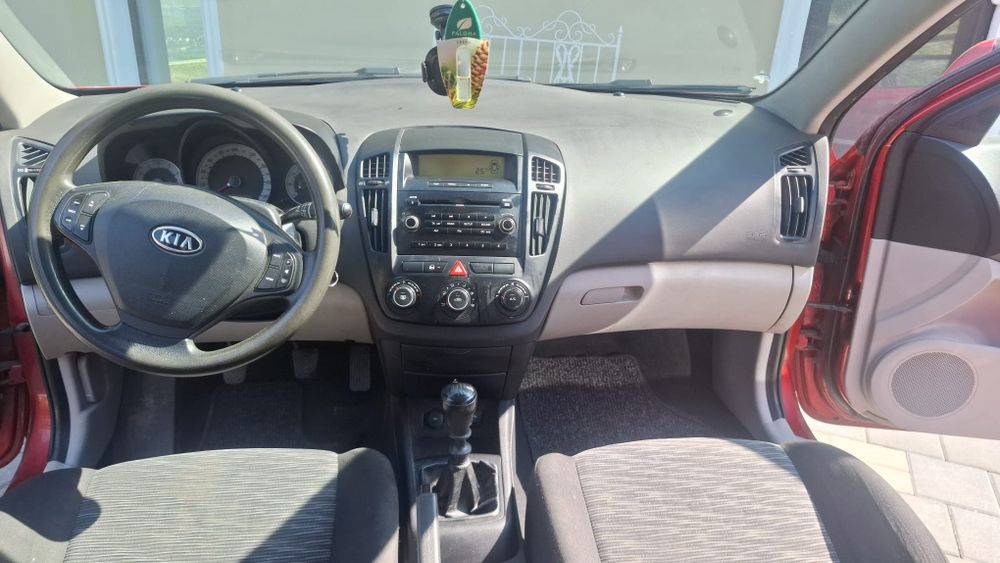 Vând kia ceed unic proprietar