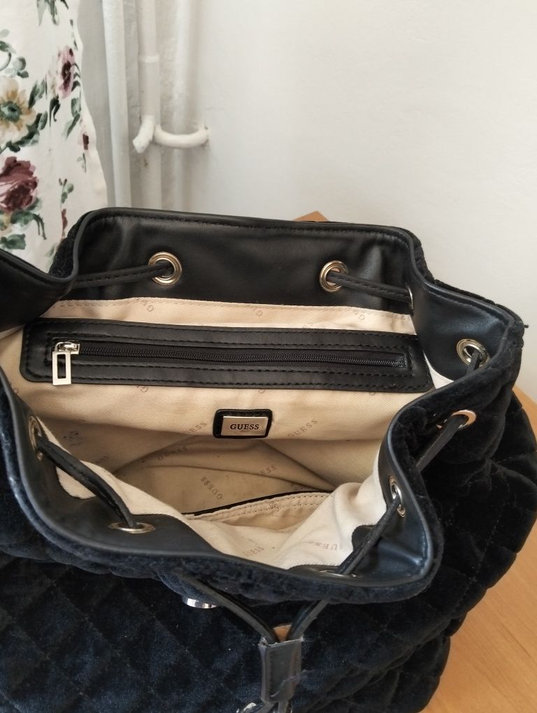 Vând Rucsac Guess