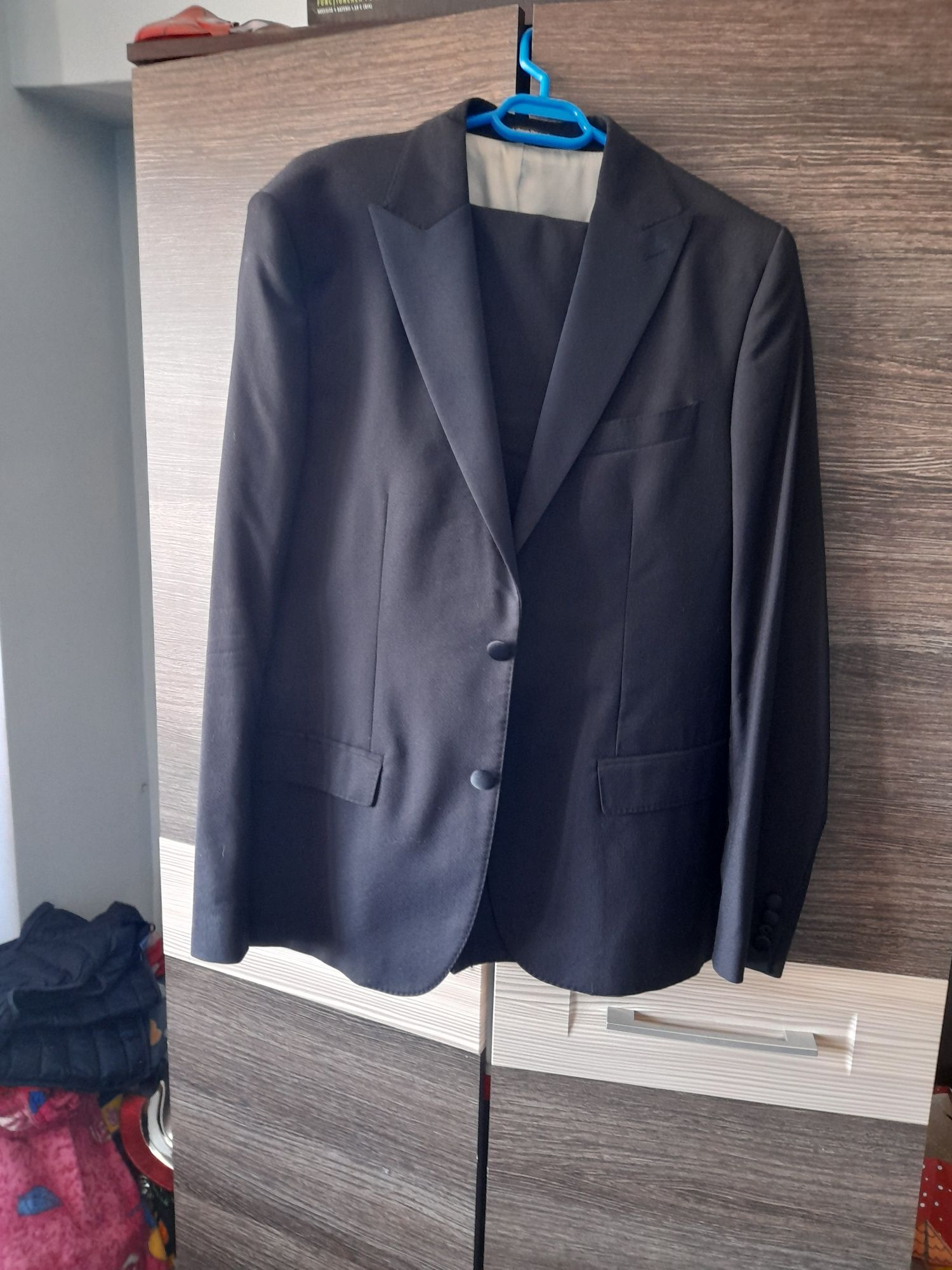 De vânzare costum ceremonie Adina Buzatu achizionat din magazin