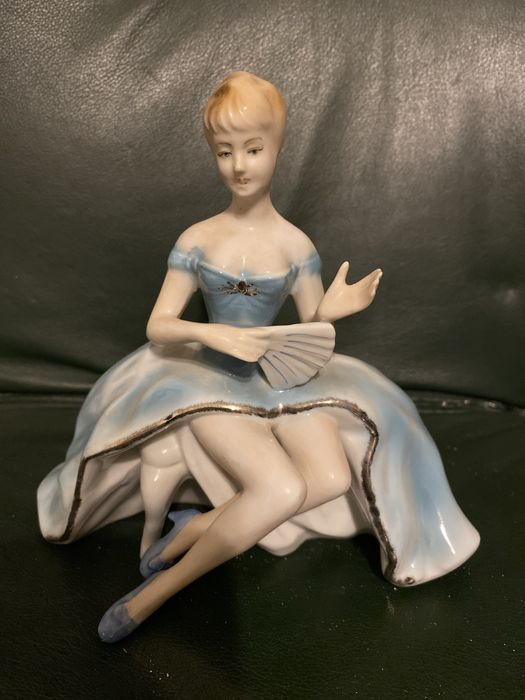 Bibelouri portela si cobalt, balerine, originale Curtea de Arges