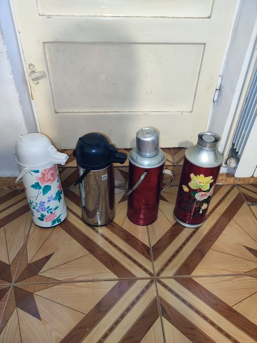 Vand  Termosuri Ieftine,  de 1,8-2 l ca in poze.