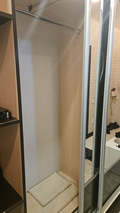 Продам шкаф купе высота 2,50 см. Ширина 2 метр. Глубина 6 см.
