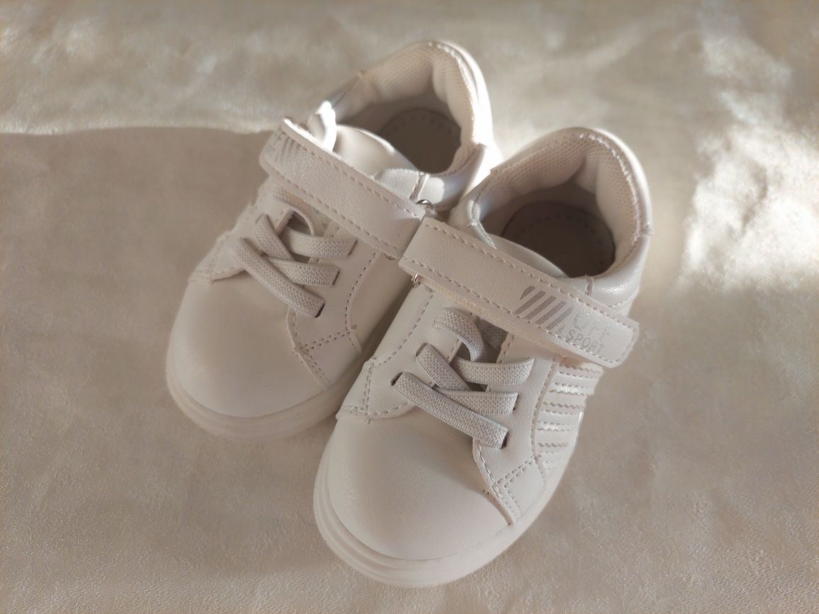 Детские белые кроссовки, 22 рр, 14,5 см.