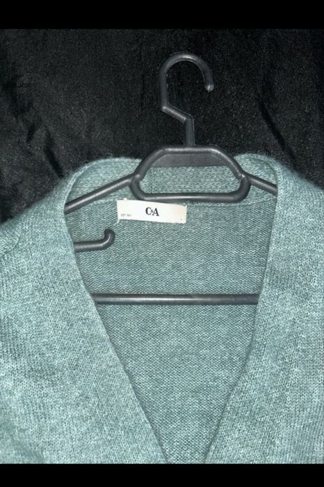 Cardigan foarte bun si arata bine………..