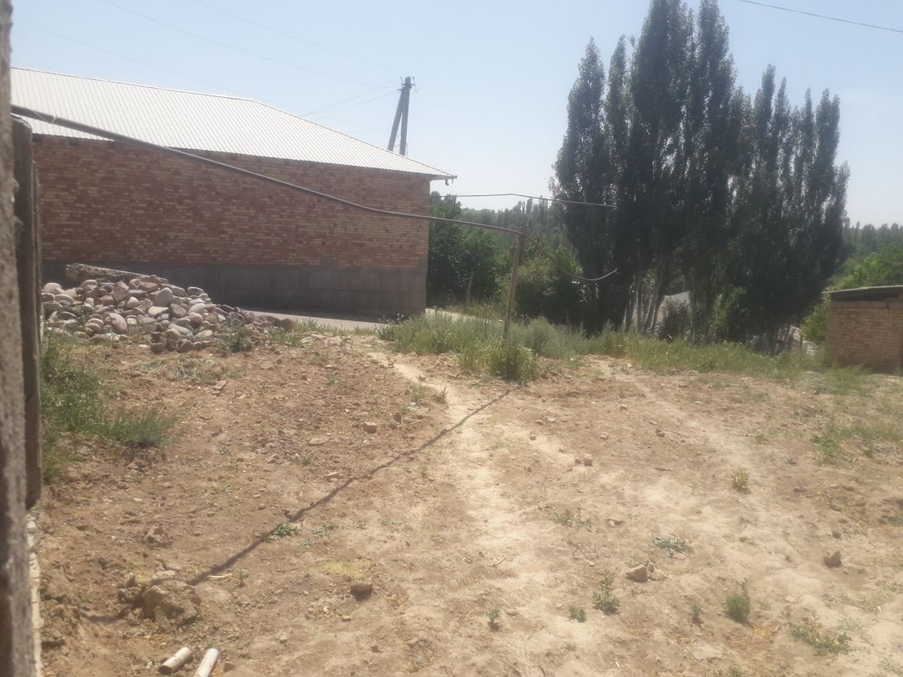 Parkent tumani Chotqol qishlogi yer sotiladi