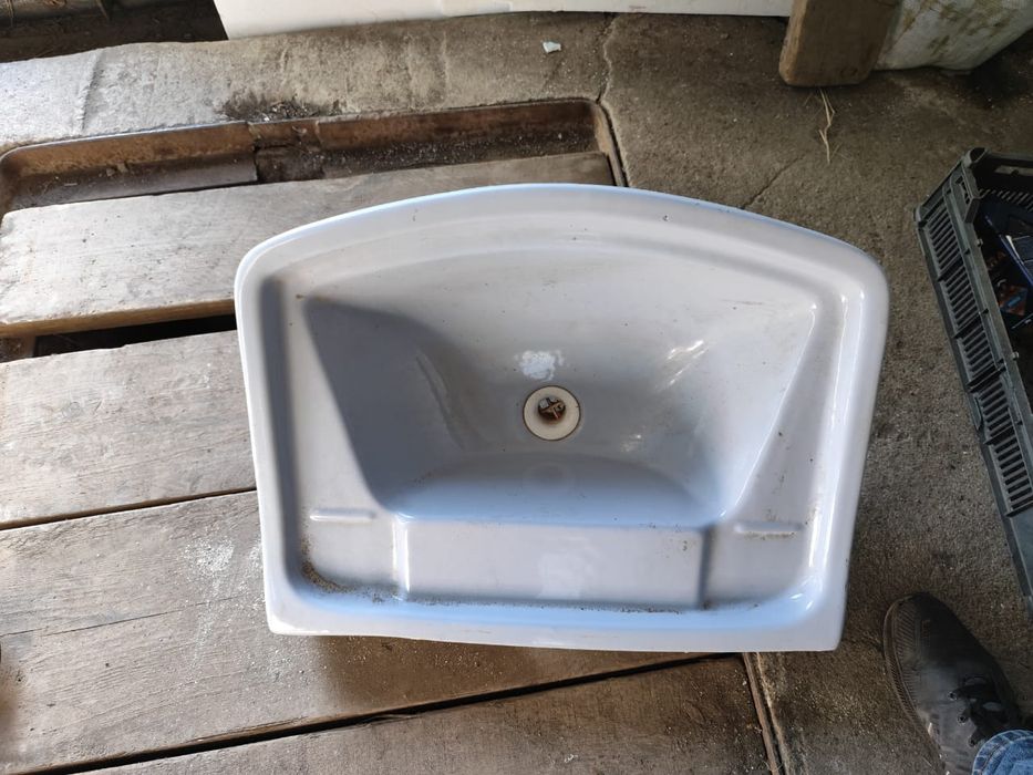 Раковина керамическая
