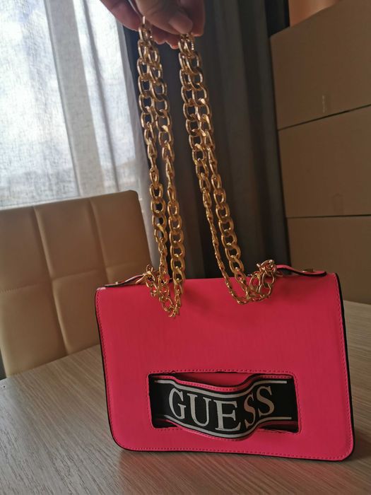 Чанта Guess розова