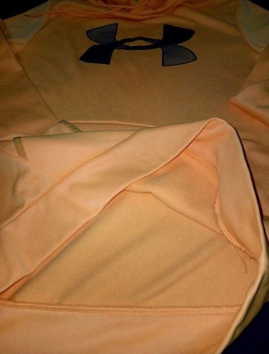 Из Америки толстовка с капюшоном бренда Under Armour