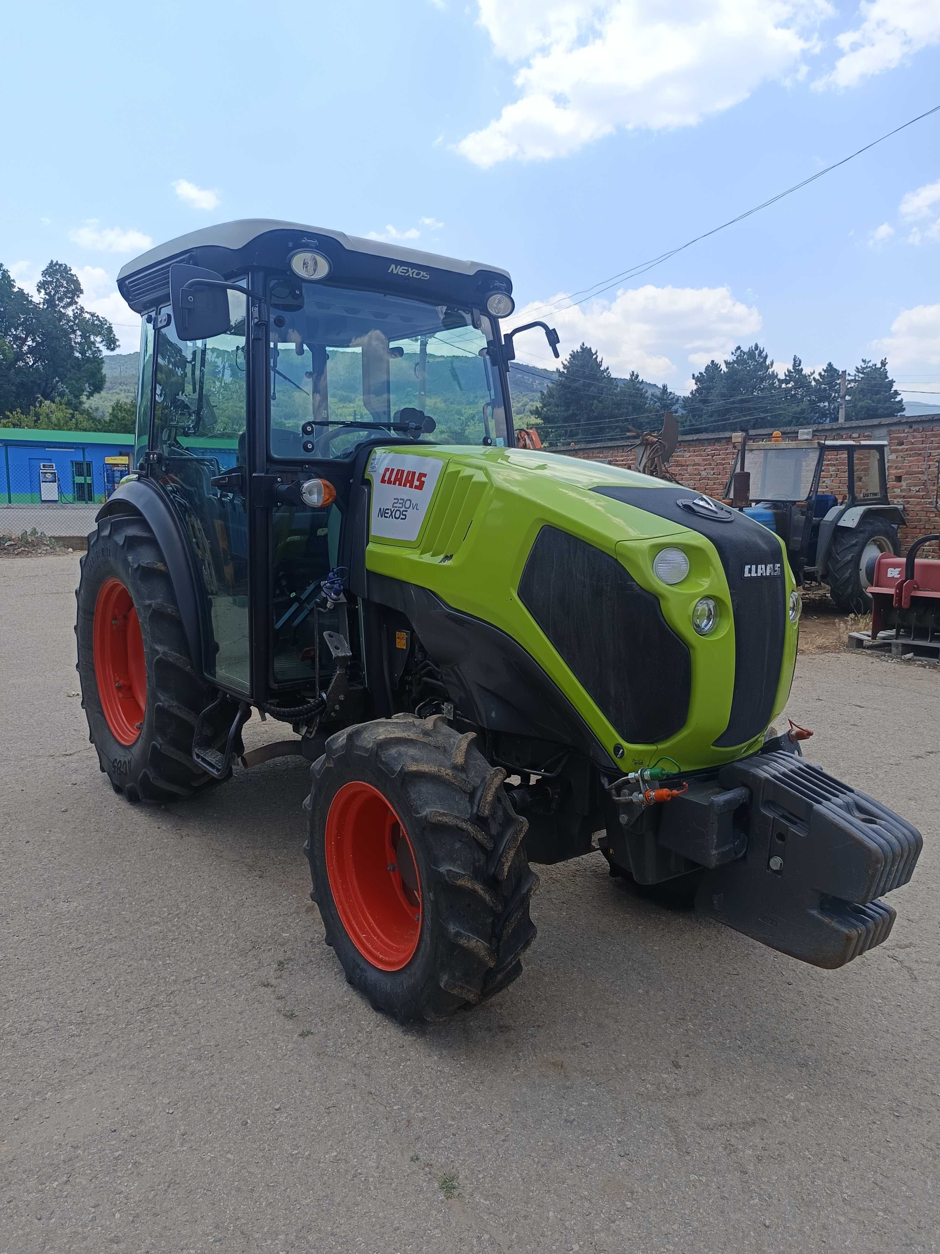 Продава лозаро овощарски трактор CLAAS NEXOS 230 VL