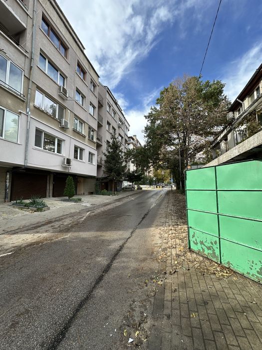 Отдавам гараж под наем