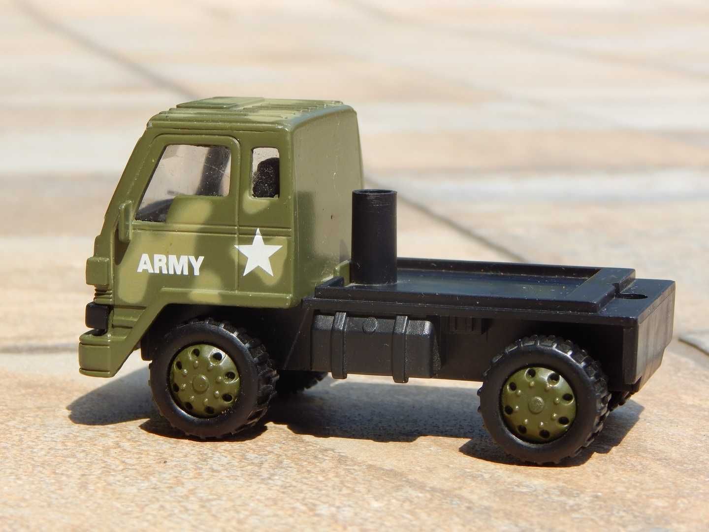 Macheta jucarie cap tractor camion militar sc 1:50