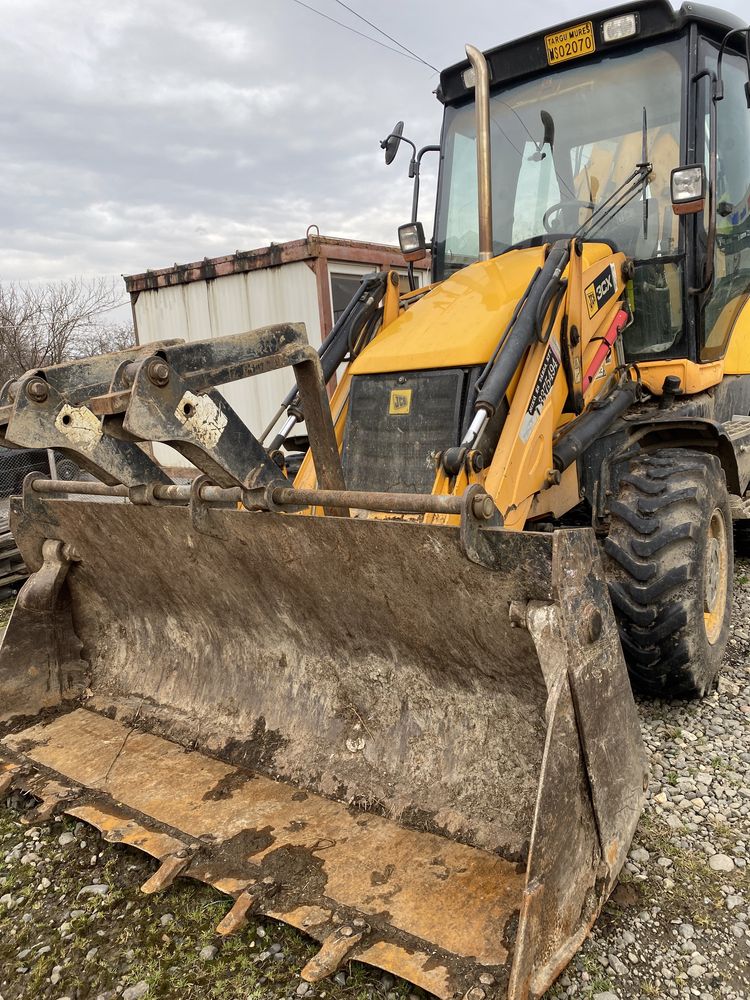 Buldoexcavator JCB 3CX, an 2009