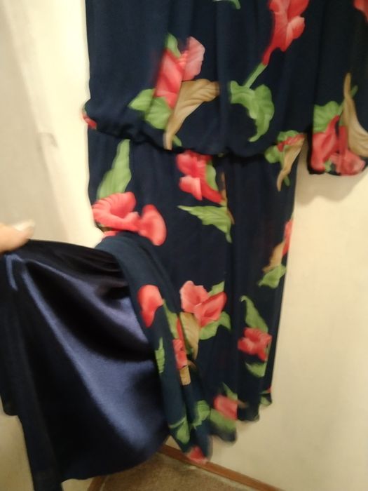 Нарядное яркое платье