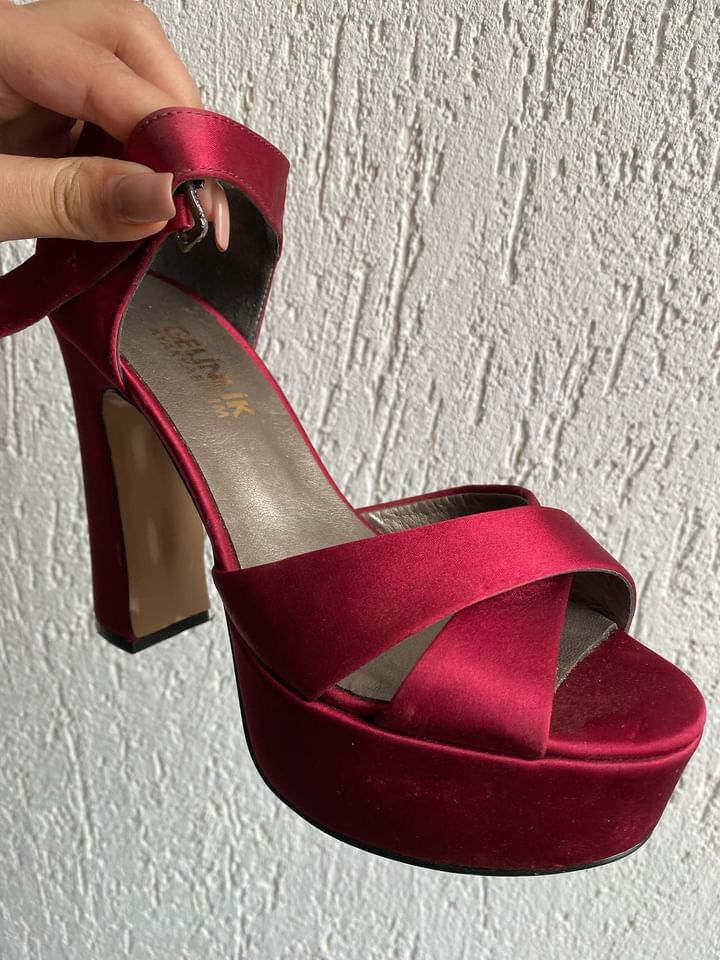 Бална рокля-червена + подарък обувки