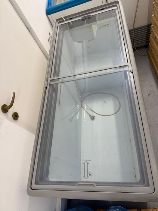 Lada frigorifica - congelator orizontal  cu usi glisante de sticla