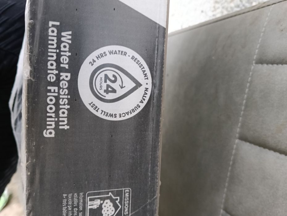 Parchet laminat nou – 60 lei/bax (9 baxuri disponibile)