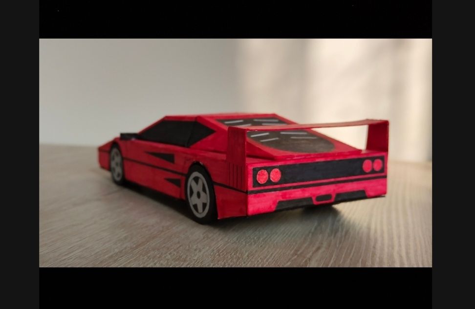 Ferrari. Qogozdan yasalgan
