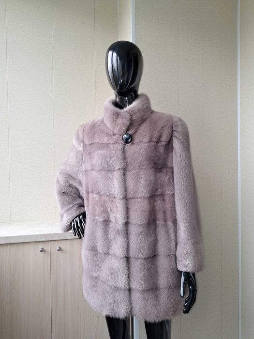 Haină de nurcă / vizon, Naturala , gri, roz. Mărime mare. Bust 140cm