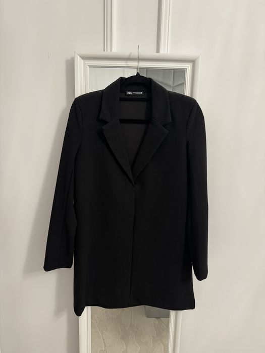 Rochie Zara cu buretei la umeri