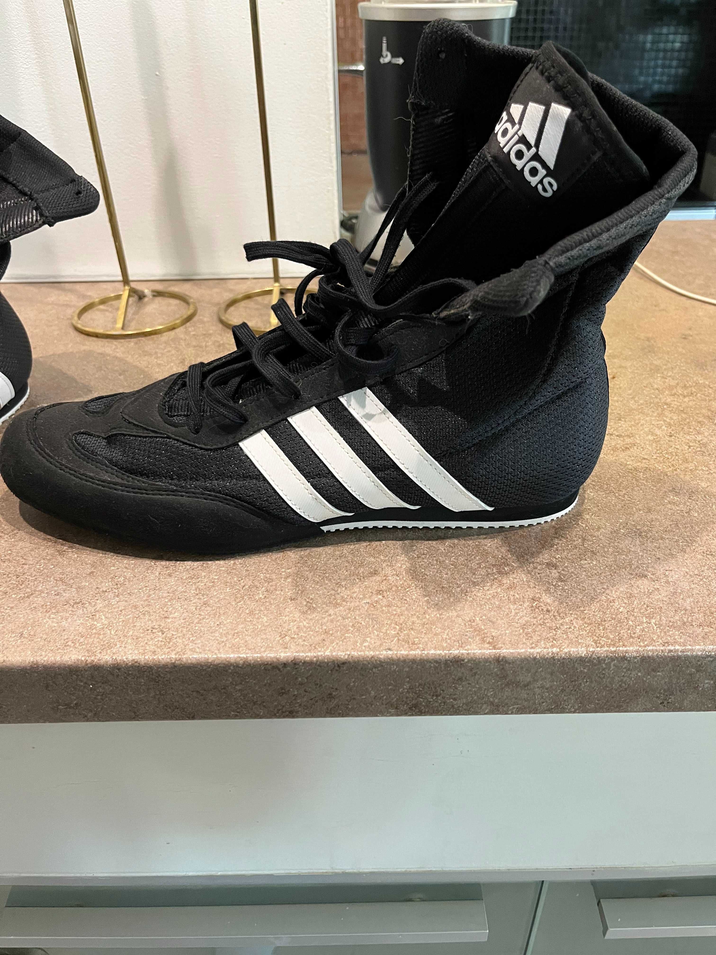Продававм боксови обувки Adidas