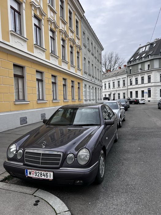 Mercedes-Benz  W210 E290