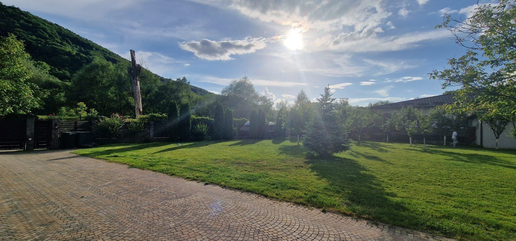Casa Gradina Morii + 1000 mp teren