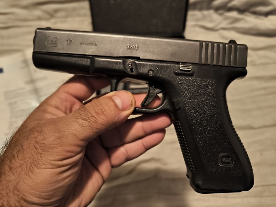 Обезопасено оръжие, Деактивиран пистолет Глок 17, револвер