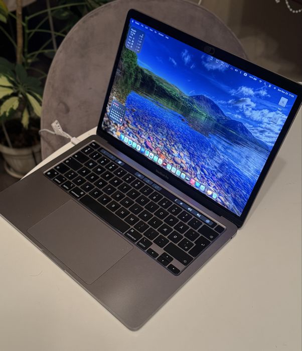 MacBook Pro M2 2022 256GB / CPU
MacBook Pro M2 2022 / 8GB/256 SSD