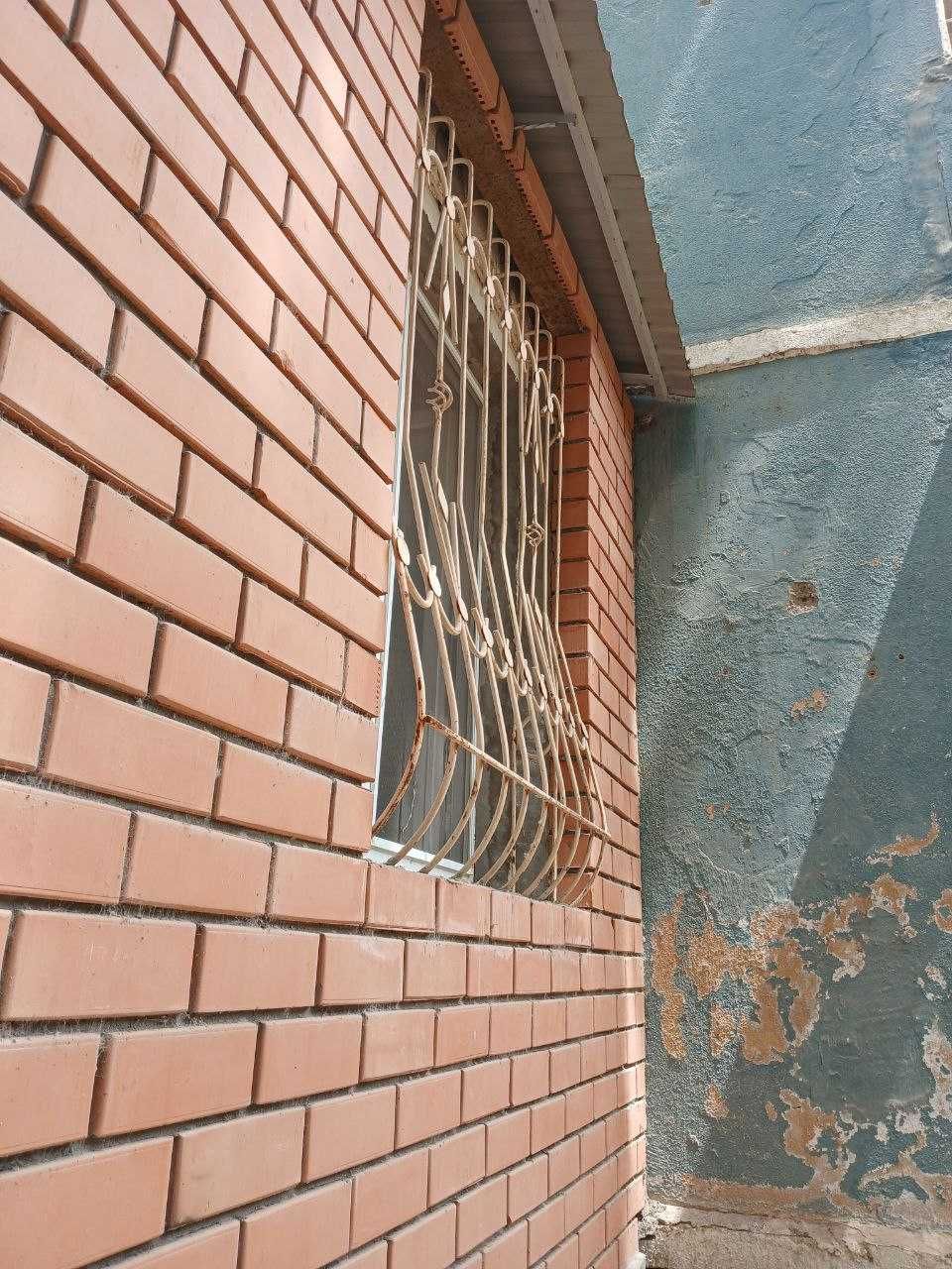 Решётки на окна б/у.