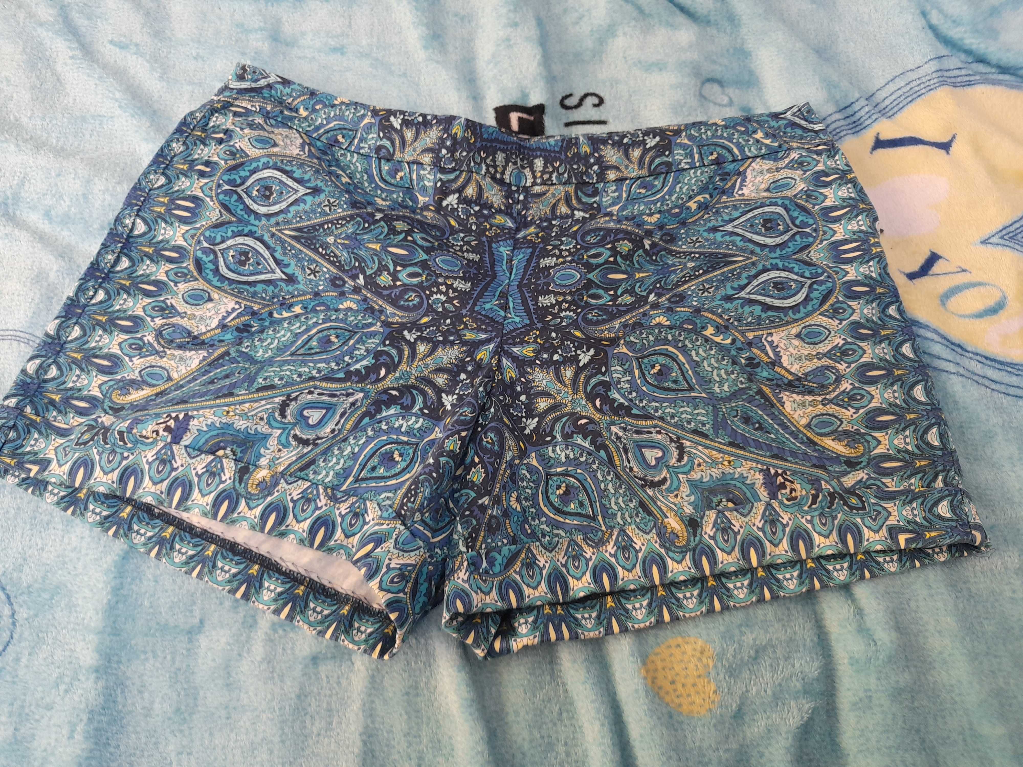 Pantaloni scurti bleu cu motive florale/mandala/ Orsay mas. L