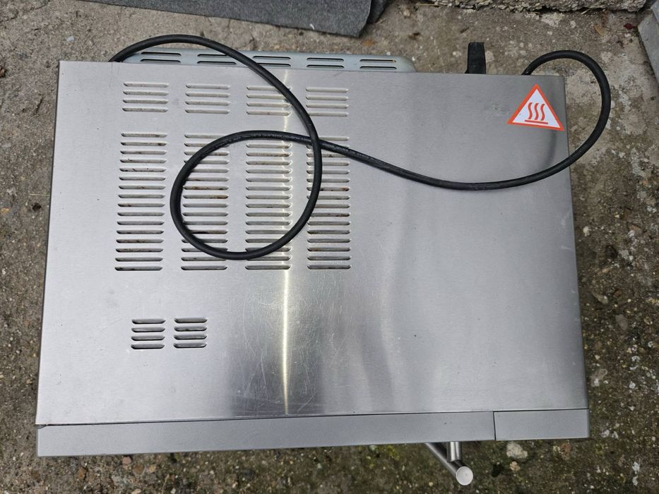 Микровълнова Studio  – като нова, с грил