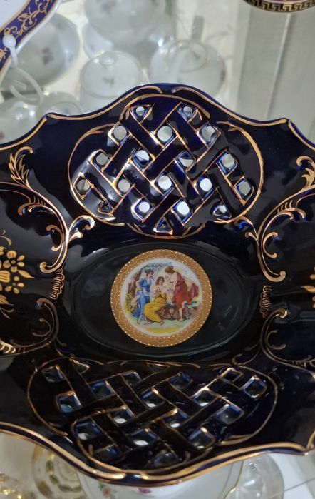 Винтажная "Мадонна" на ножке, фарфор кобальт, позолото