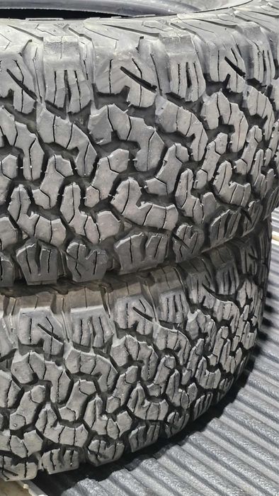 Продавам гуми BFGOODRICH AT 265/65/17