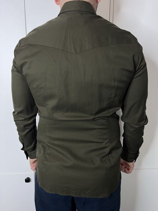 Риза на марката Calvin klein