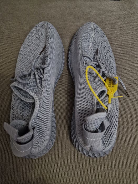 Продам кроссовки новые, Серые, летние