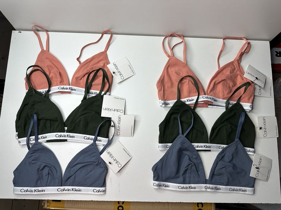 Sutiene CK fara burete diferite marimi