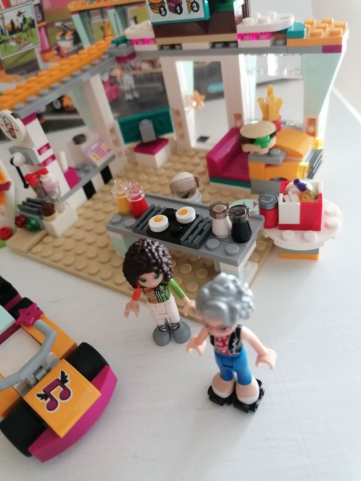 Lego Friends 41349 Дрифт вечеря