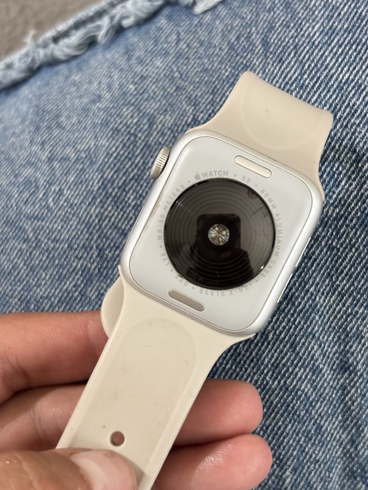 Iphone 15 pink, Apple watch SE 40mm, Airpods 3
