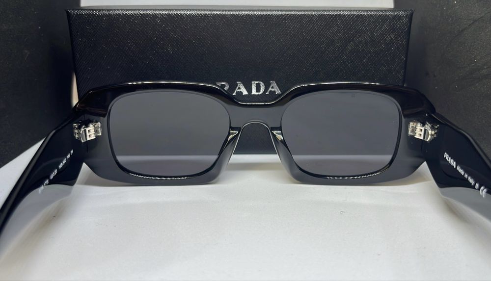 Слънчеви очила Prada