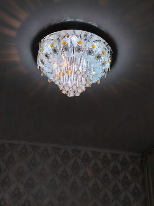 Продам люстру для зала