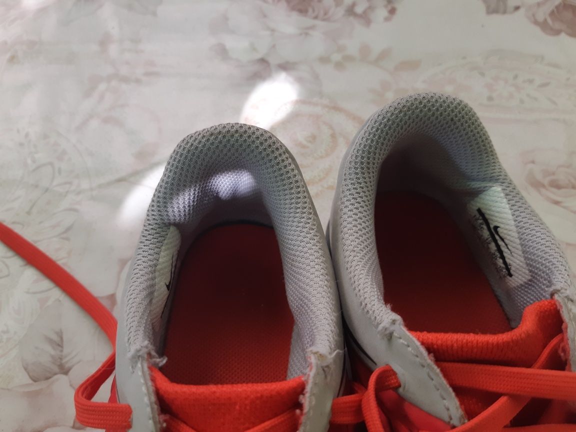 Детски футболни маратонки Nike