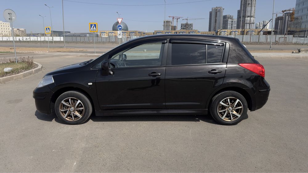 Nissan Tiida 2012