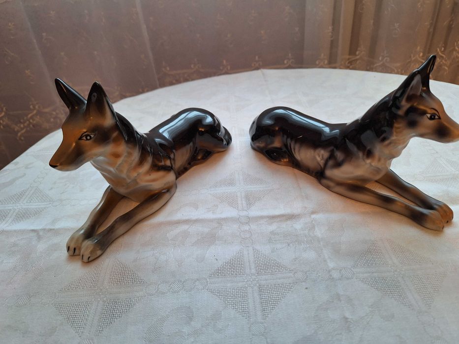 Bibelouri - Caini ciobanesti germani confectionati din portelan