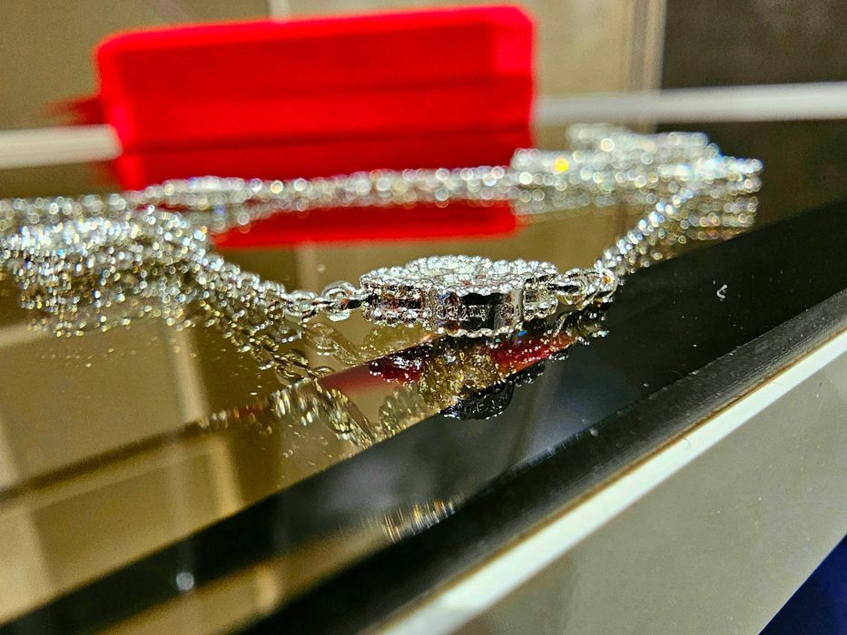 Van Cleef & Arpels VCA Silver 16 Diamond Sweet Alhambra Дамско Колие