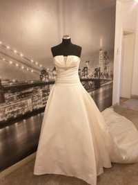 Rochie de mireasa deosebita Pronovias