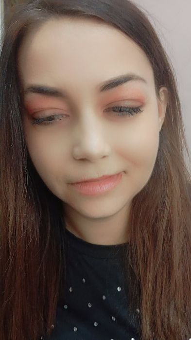 Ofer Servicii de Make up Stilizare sprâncene Manechiura și Pedichiură